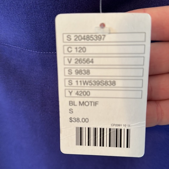 Fitted purple skirt size small. TAGS ON - Picture 5 of 5